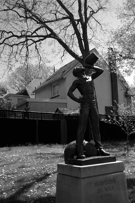 Statues in Toronto. Jane's Walk 2012. Photography by Leah Snyder. 
